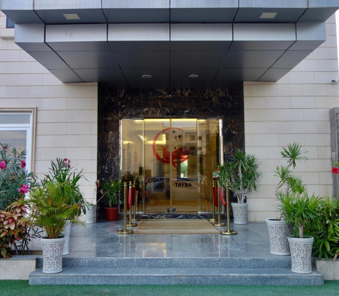 Grand Tayba Hotel Салала Экстерьер фото